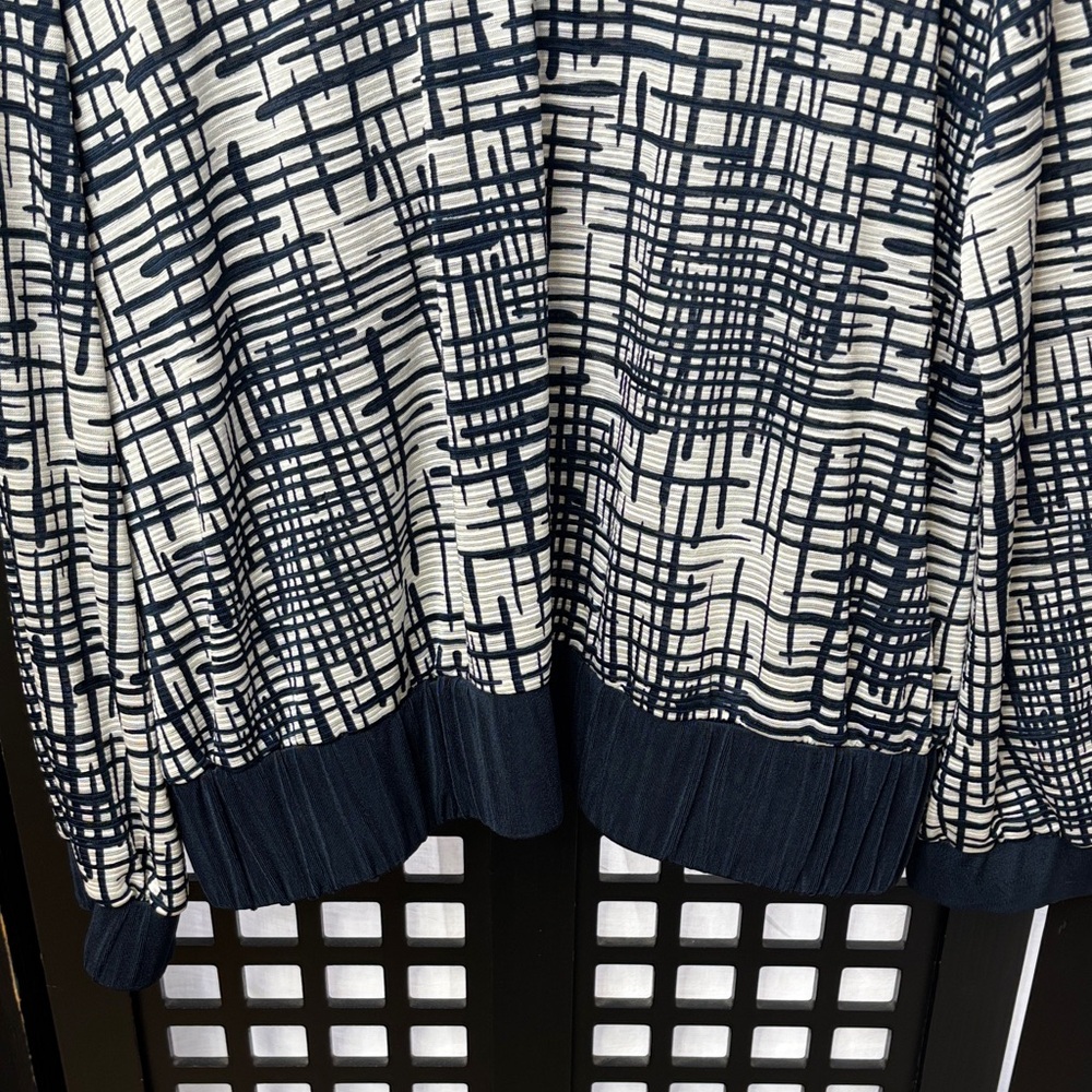💙 Chico’s Geometric Navy & White Zip Hoodie Jacket Stretch Women’s Size 3 💙 - Picture 10 of 13